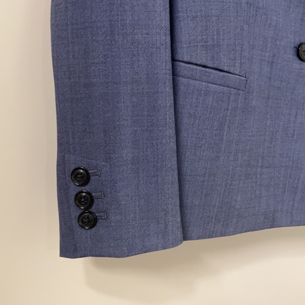Banana Republic Ready to Wear Suit - Picture 6 of 9